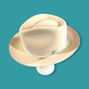 Stetson Stratoliner Fedora 61 Silver Size 7 3/4 NIB